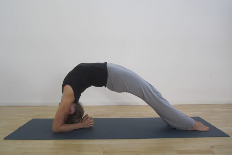 La postura de la media rueda