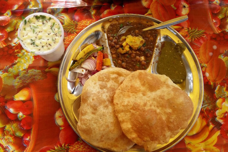 Receta De Chole Bhature. El Desayuno Típico Del Punjabi.