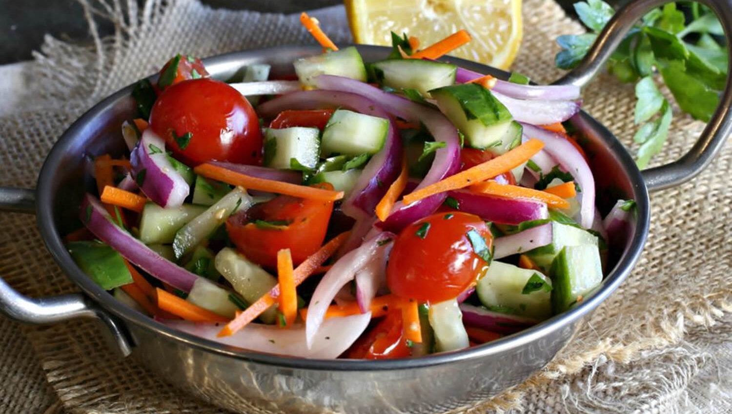 kachumber de tomate y pepino