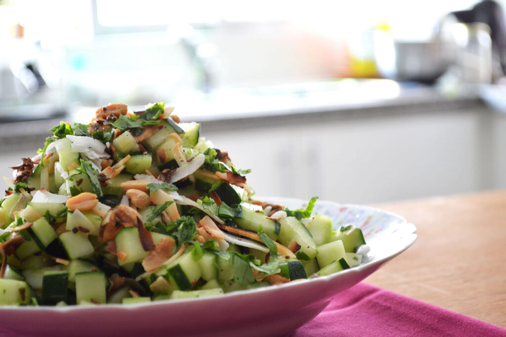 Receta India De Ensalada De Pepino Y Coco Tostado