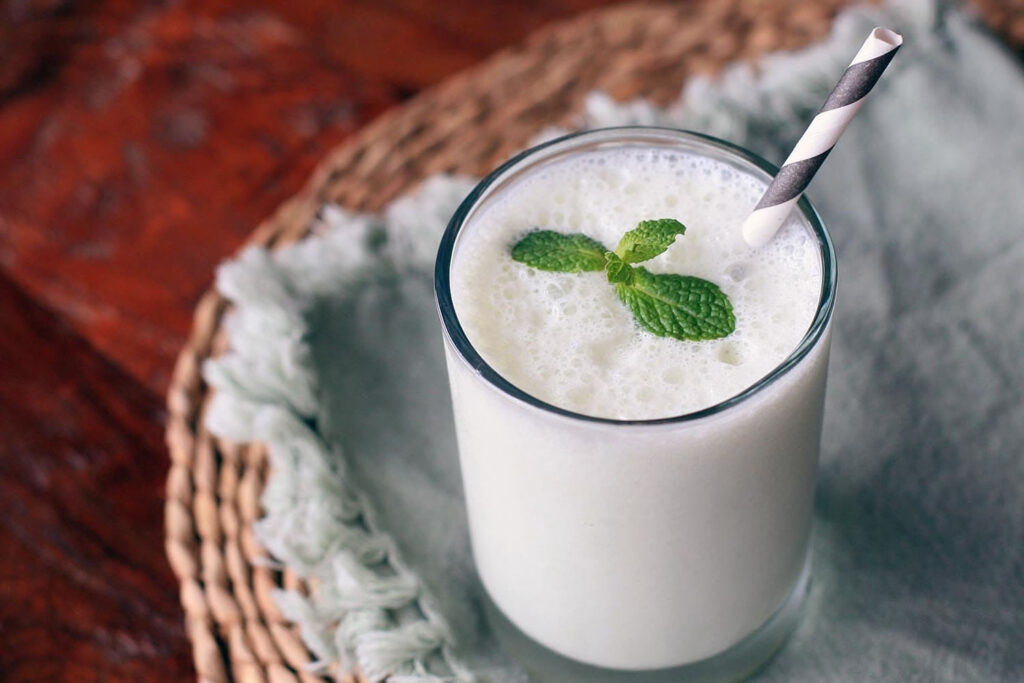 Receta de Lassi de yogurt, refrescante bebida India