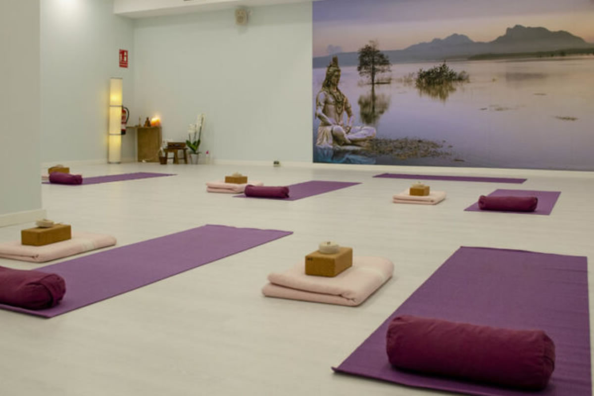 Escuela Internacional de Yoga