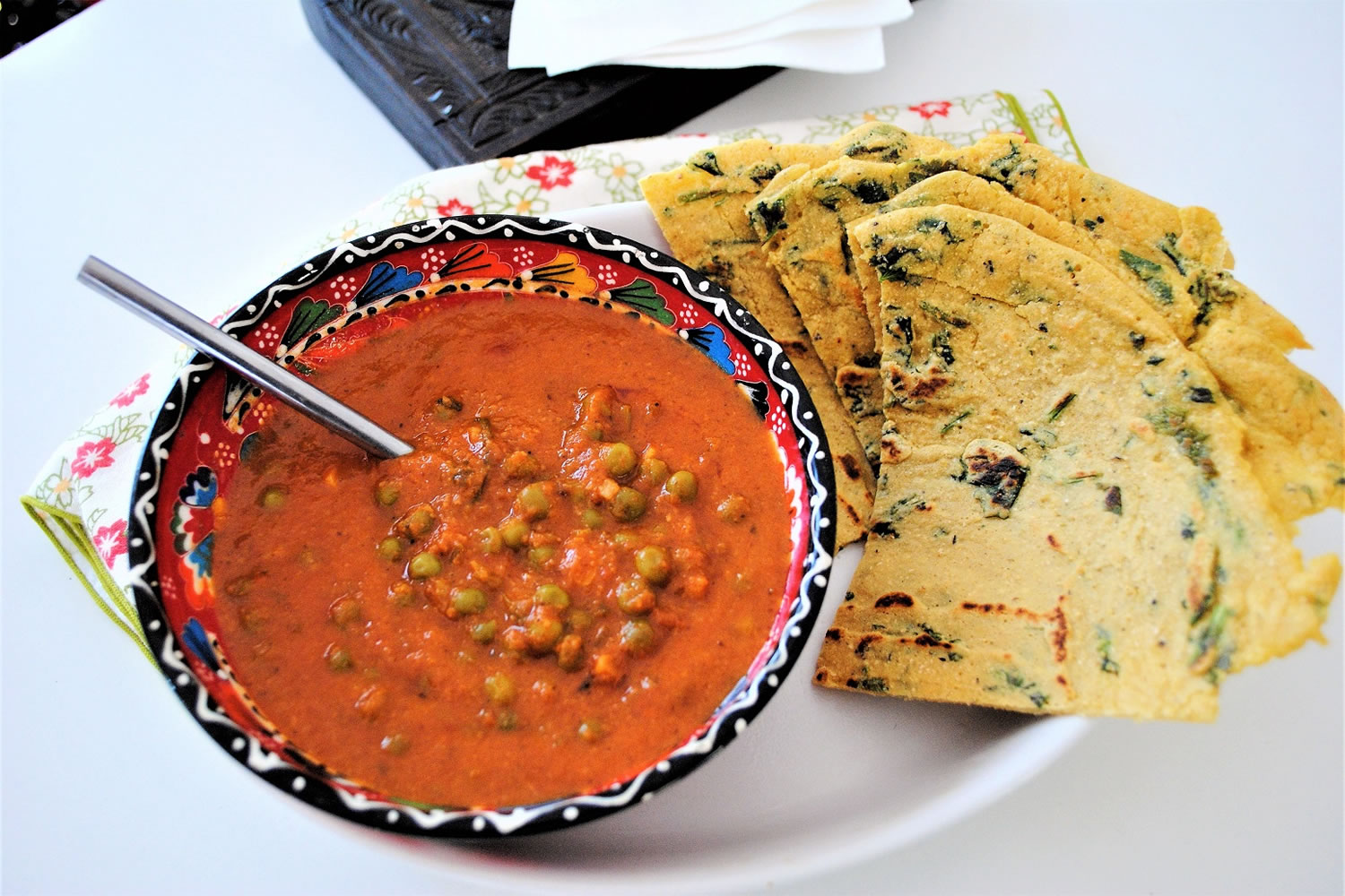 Curry Vegano de Guisantes y Tomate