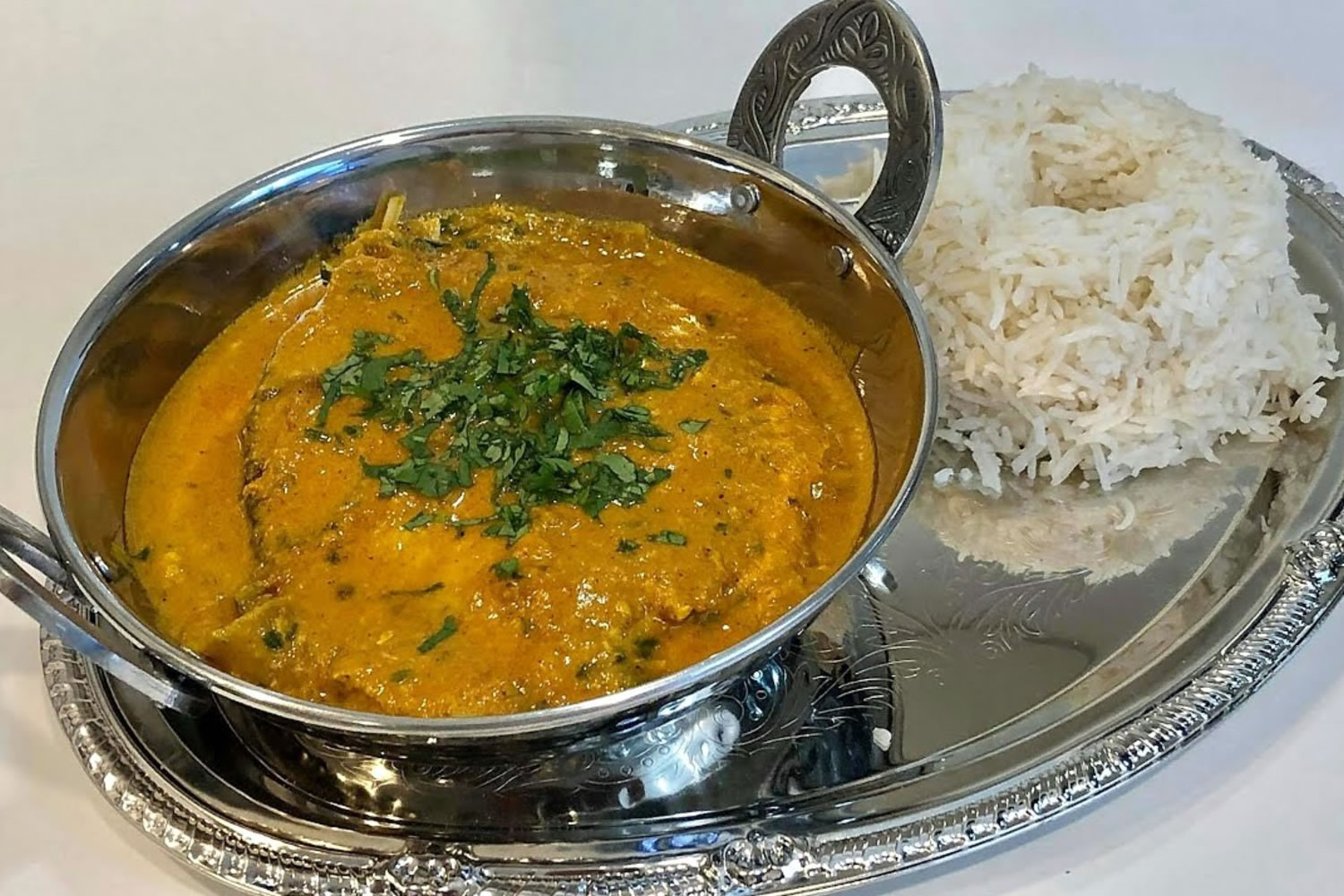 Receta de pescado con salsa de curry y leche de coco – India Mágica